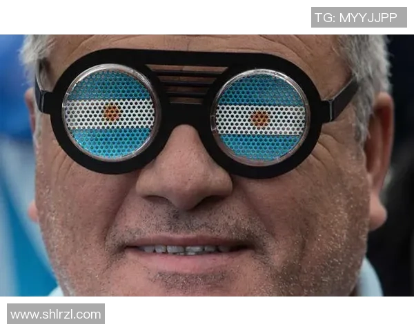 摇头足球明星车摆件让你的爱车更具个性与活力