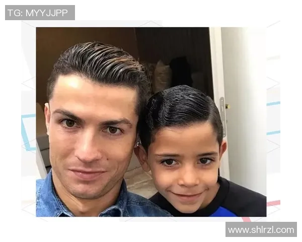 足球明星喜迎新生儿子家庭幸福满溢引发球迷热议