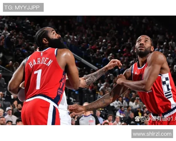 顶级足球明星跨界挑战篮球赛场展现惊人运动天赋与激情对决